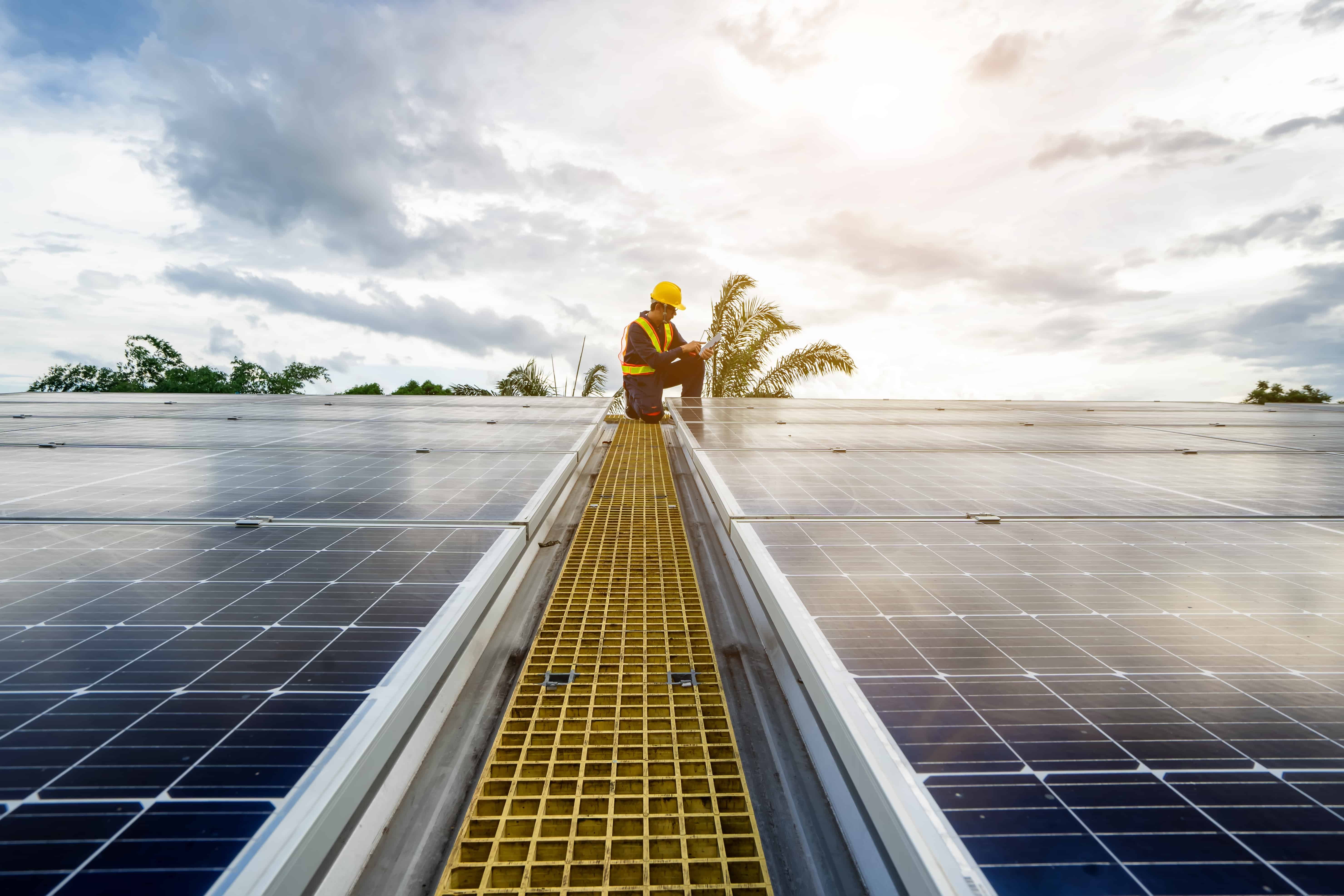 solar-panel-inspection-clean-energy-technician-rooftop